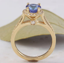Load image into Gallery viewer, 2.00 Carats Natural Impressive Tanzanite and Diamond 14K Solid Yellow Gold Ring