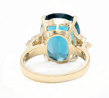 Load image into Gallery viewer, 9.85 Carats Natural Impressive London Blue Topaz and Diamond 14K Yellow Gold Ring