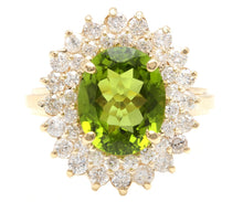 Load image into Gallery viewer, 5.30 Carats Impressive Natural Peridot and Diamond 14K Yellow Gold Ring