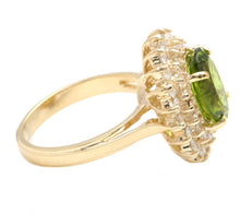 Load image into Gallery viewer, 5.30 Carats Impressive Natural Peridot and Diamond 14K Yellow Gold Ring