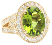 Load image into Gallery viewer, 7.60 Carats Impressive Natural Peridot and Diamond 14K Yellow Gold Ring