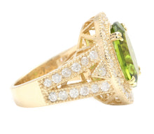 Load image into Gallery viewer, 7.60 Carats Impressive Natural Peridot and Diamond 14K Yellow Gold Ring