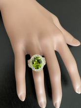 Load image into Gallery viewer, 7.60 Carats Impressive Natural Peridot and Diamond 14K Yellow Gold Ring