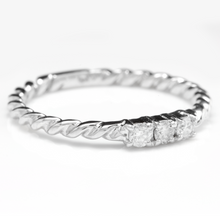 Load image into Gallery viewer, Splendid .15 Carats Natural Diamond 14K Solid White Gold Ring